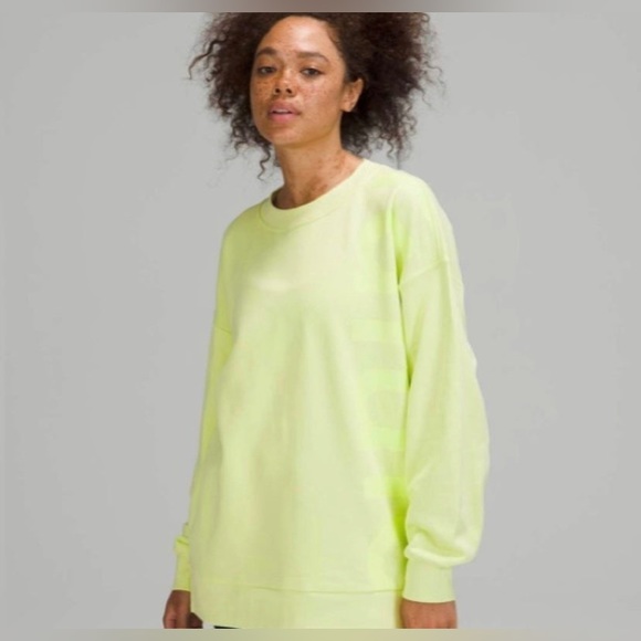 LULULEMON ❤️❤️ PERFECTLY OVERSIZED CREW * GRAPHIC - Picture 2 of 7